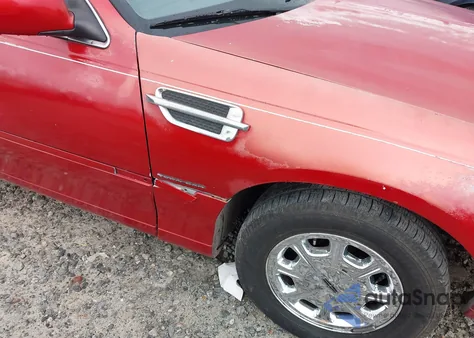 1998 Lincoln Town Car Signature from USA, damaged, VIN 1LNFM82W9WY718859